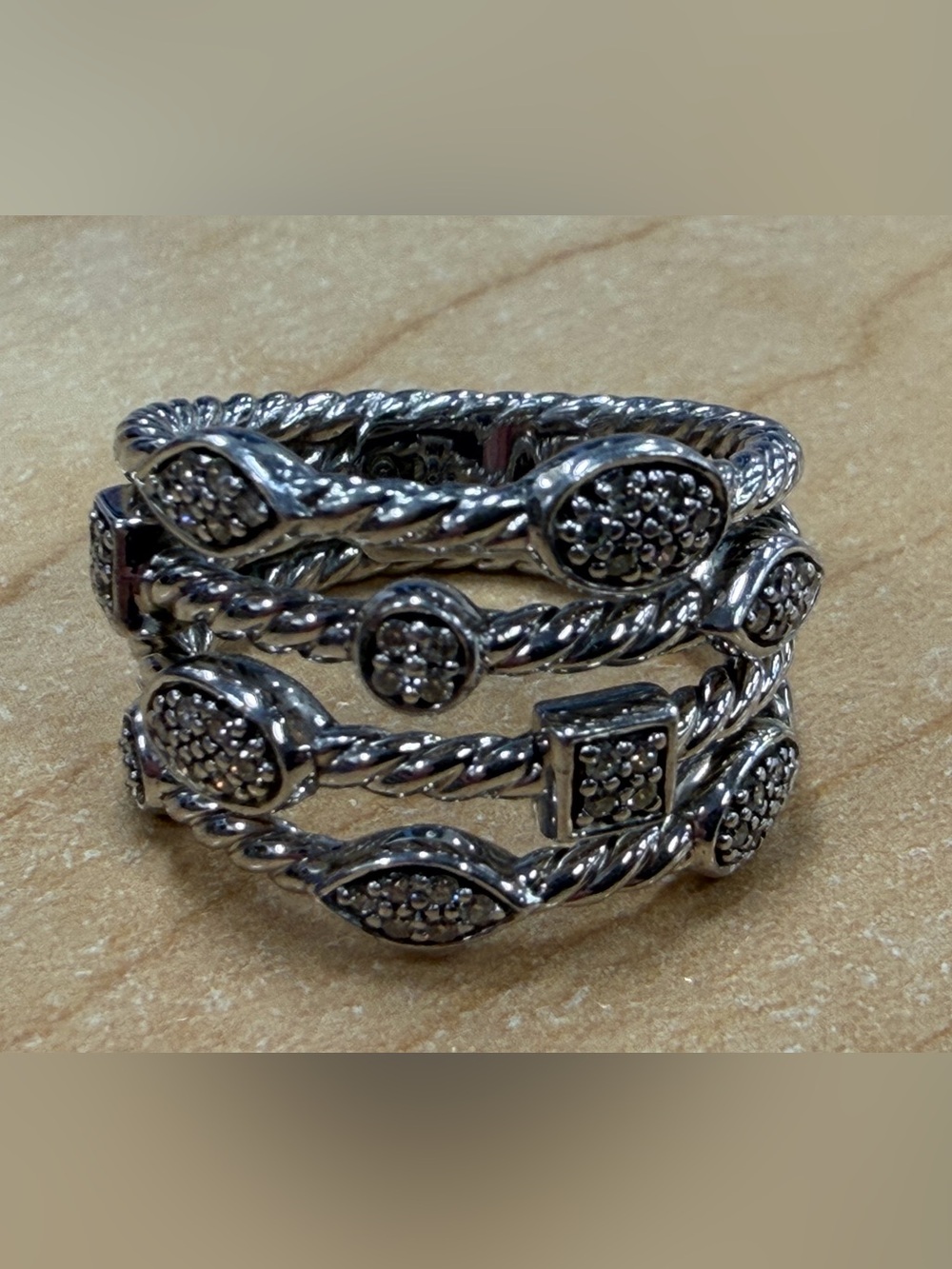 David Yurman 4 Row Confetti
Diamond Ring in Sterling Silver
0.23 CTW. Worn twice